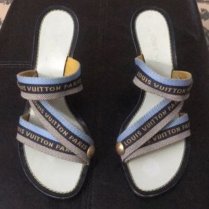 Louis Vuitton sandals 👡
